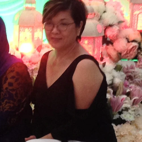 Total Wellbeing Diet member Pat Lind before she lost weight