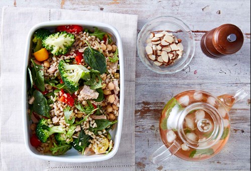 Brown ice, tuna and vegetables